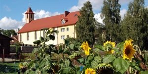 Kościół i okolica